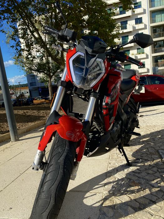 Moto rkf - vermelha