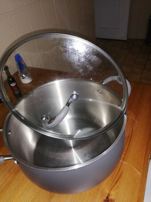 Oportunidade! Panela GRANDE, NOVA e NUNCA USADA!