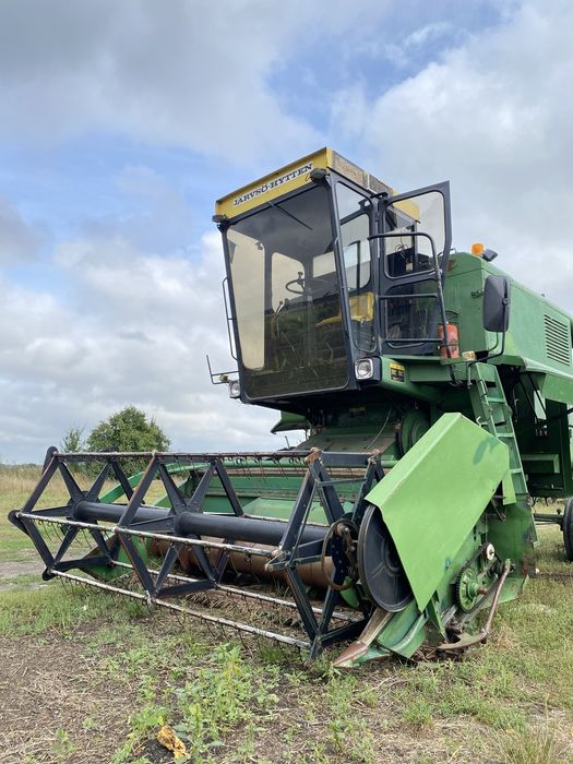 Комбайн John Deere 1042  (1984)