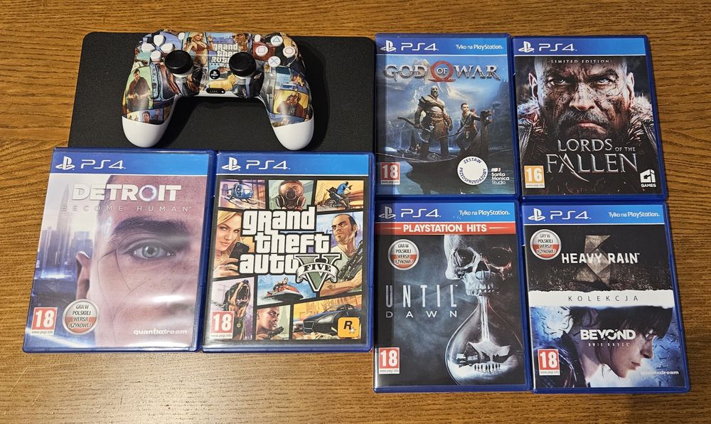 Konsola PS4 500GB+pad+gry+uchwyt na ścianę