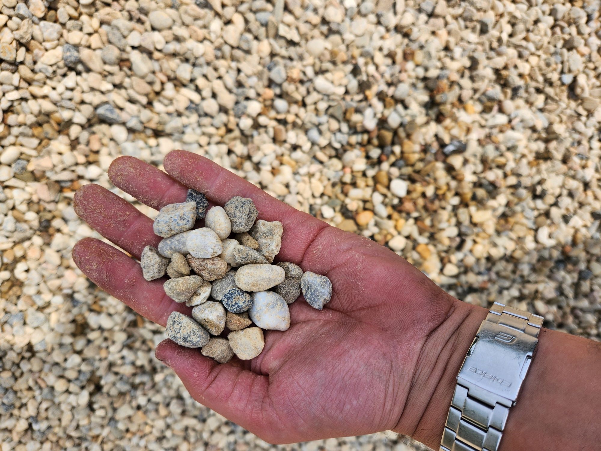 Piasek żwir kamień ozdobny dolomit ziemia cement