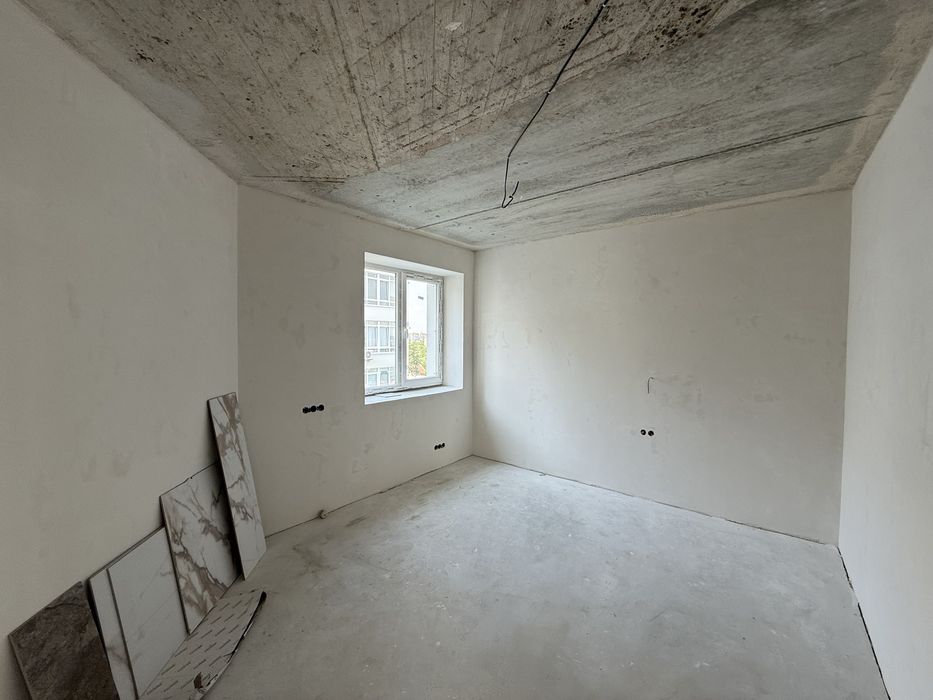 Продам 3-кімнатну квартиру в новобудові у центральній частині міста.