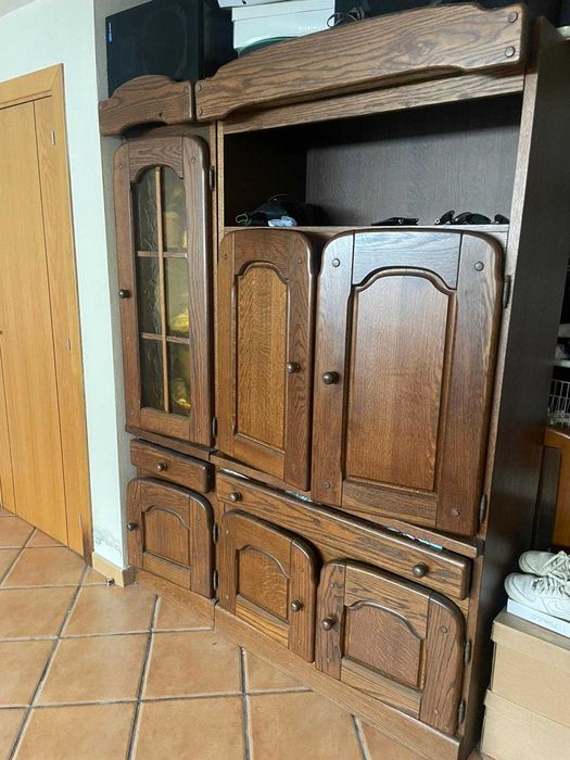 Móvel madeira maçiça. ótimo estado