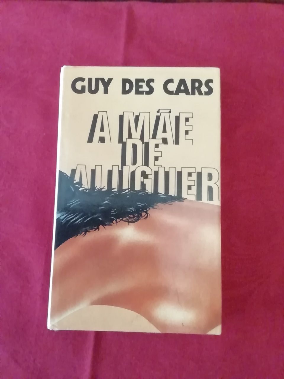 A mãe de aluguer de Guy des Cars