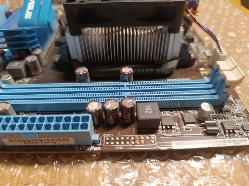 Комплект am3 am3+ Athlon II X2 260 ASUS M5A78L-M LE  боксовый кулер