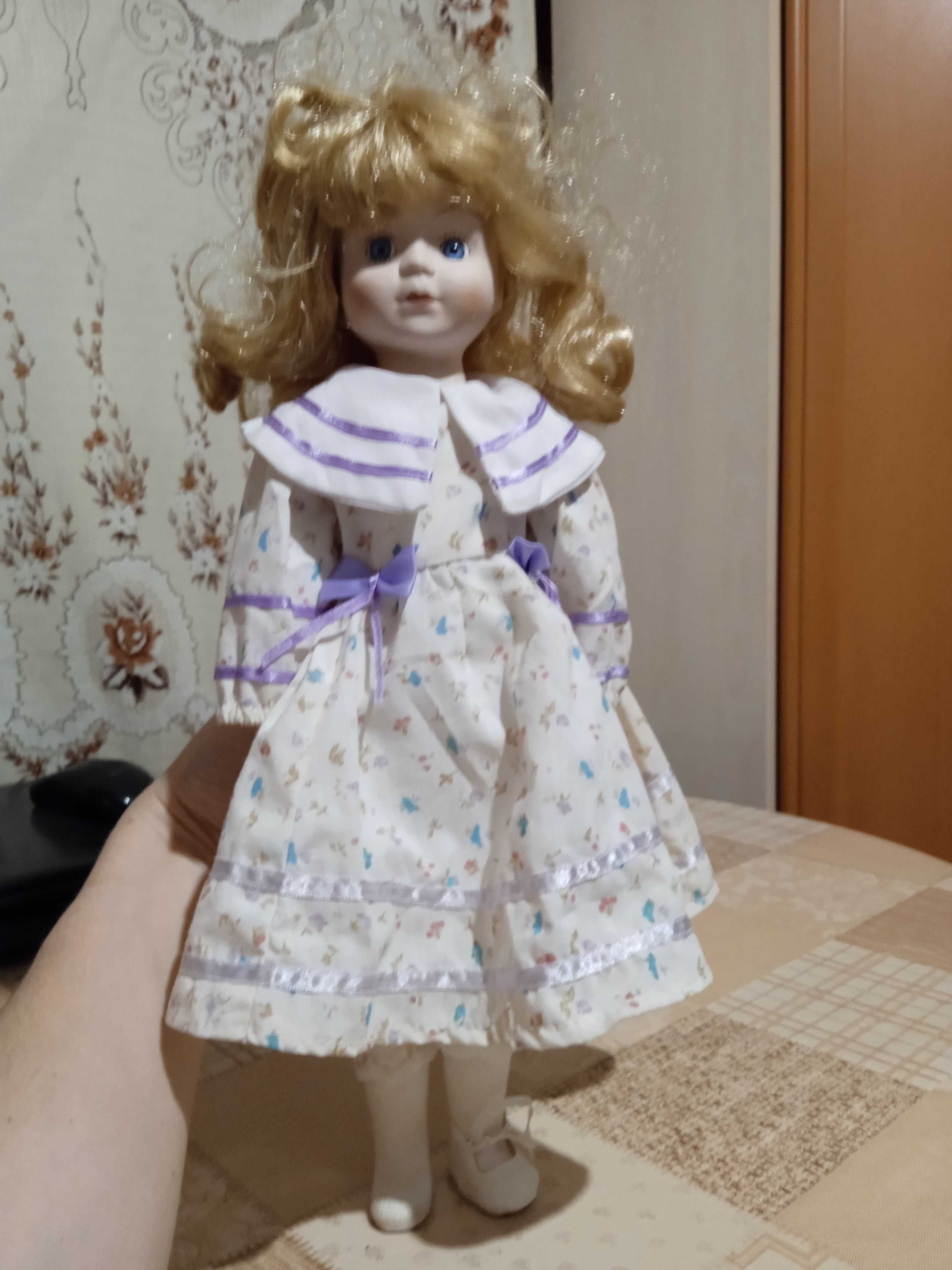 Винтажная керамическая фарфоровая кукла девочка в платье