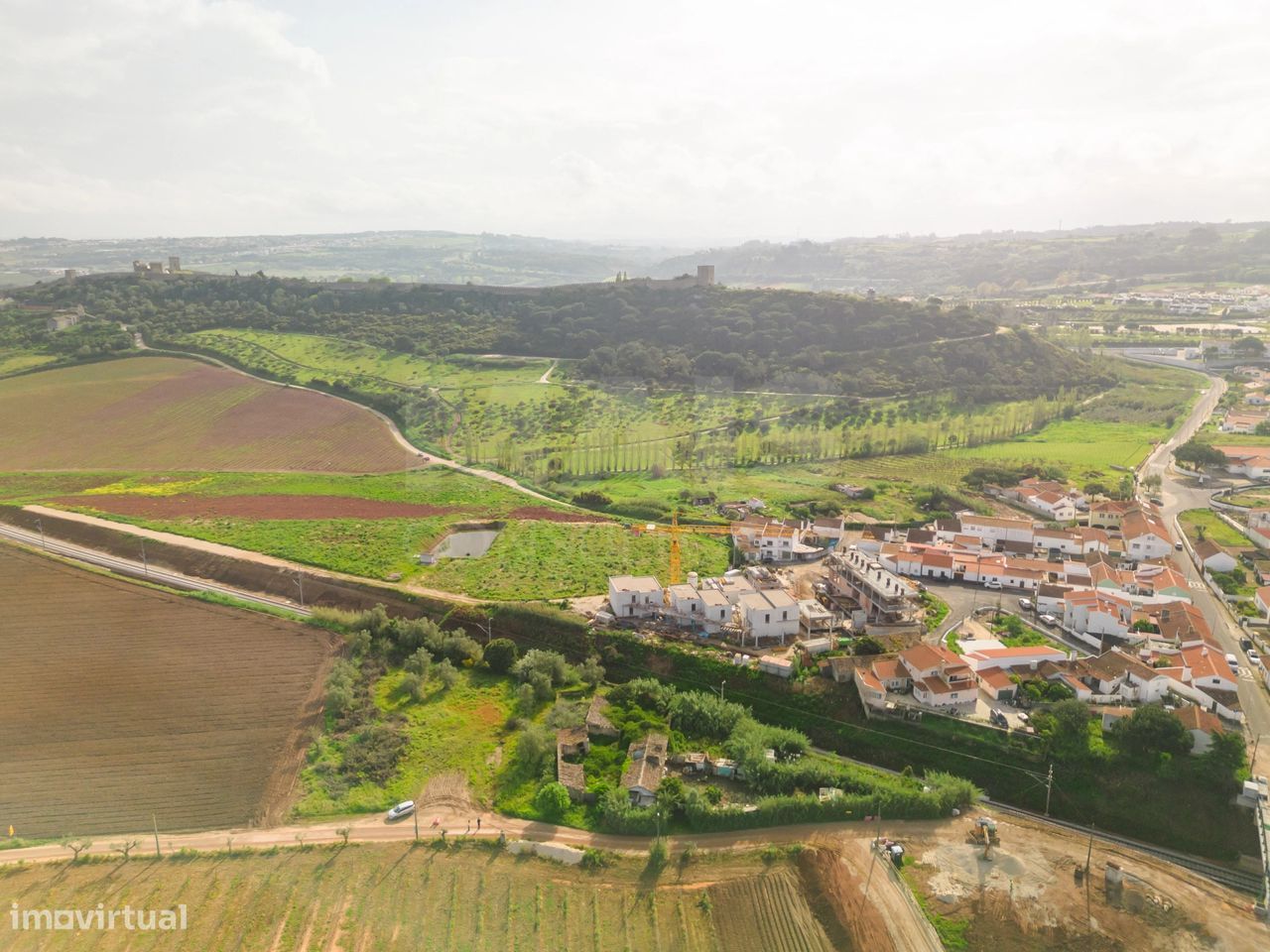 Moradia para reabilitação total com vista para o Castelo de Óbidos