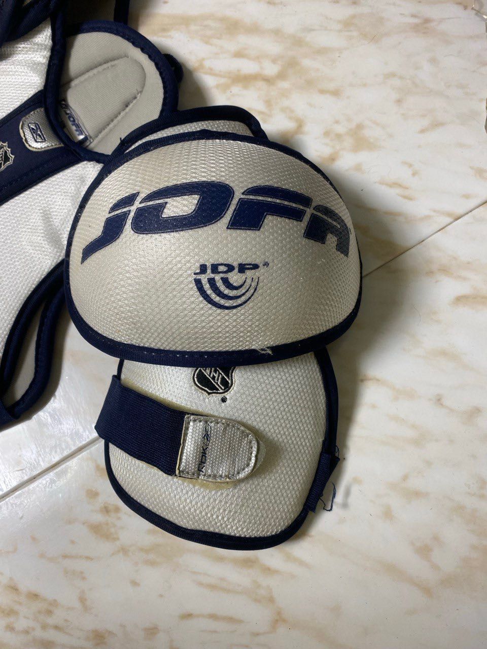 Продам хоккейный нагрудник JOFA рост 120-145 см