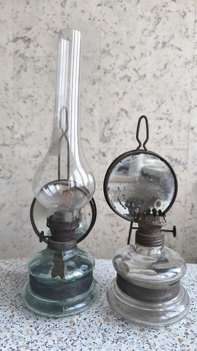 Komplet dwóch lamp, stara lampa naftowa z lusterkiem, zestaw