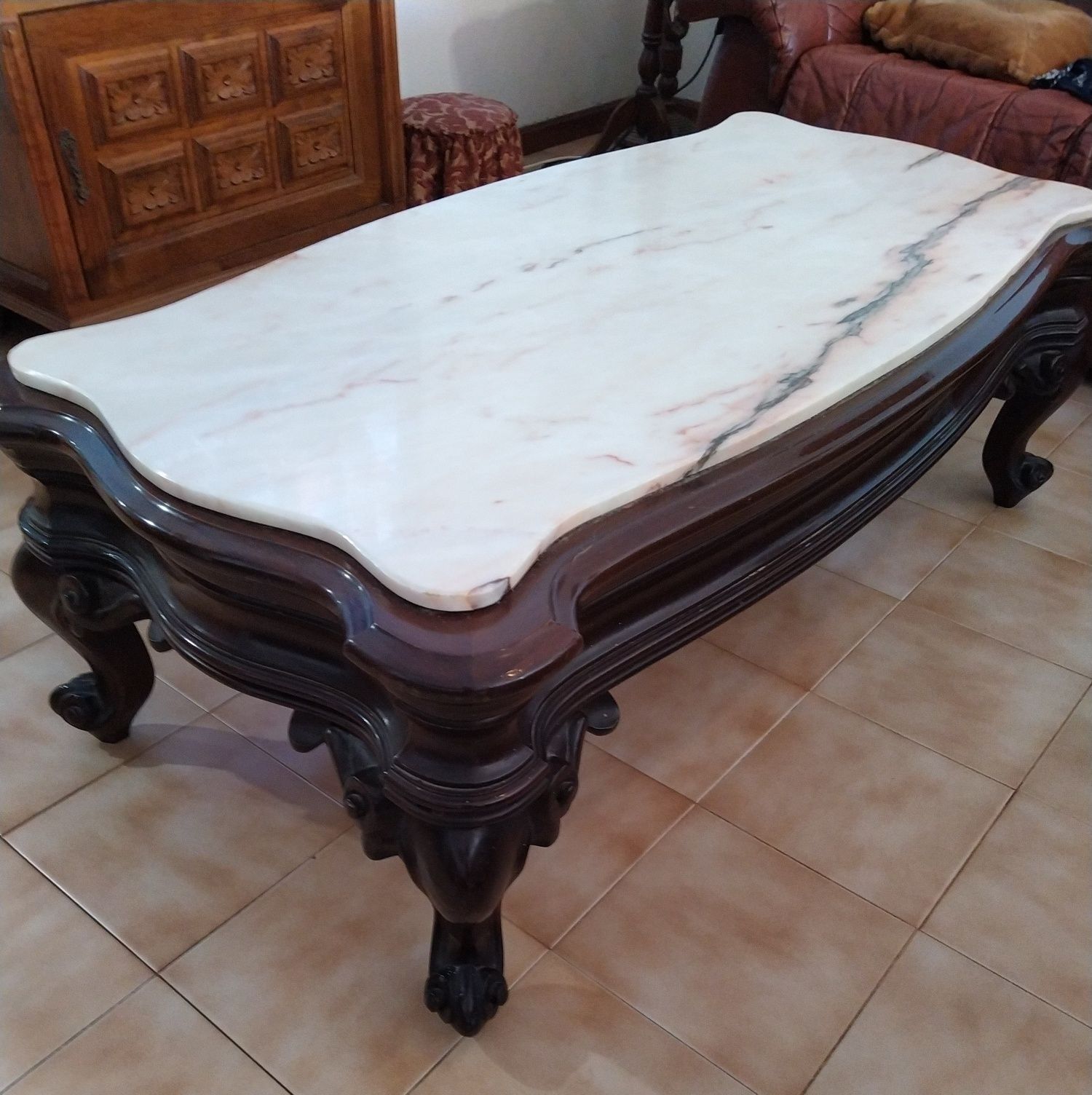 Mesa de centro com mármore