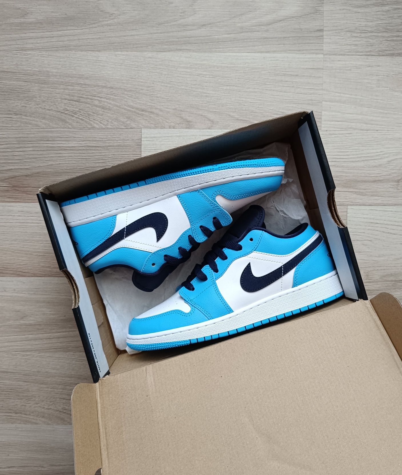 Buty damskie Nike Air Jordan 1 Low UNC r. 38,5