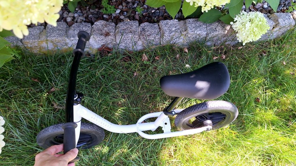 Biały rowerek biegowy Btwin Runride Decathlon