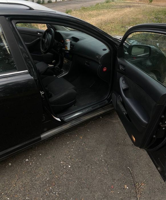 Продам Toyota Avensis