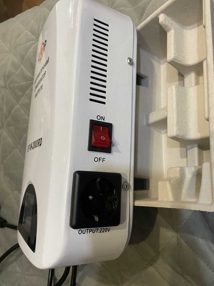 Автоматичний стабілізатор напруги logik power lpt-w-2000rd