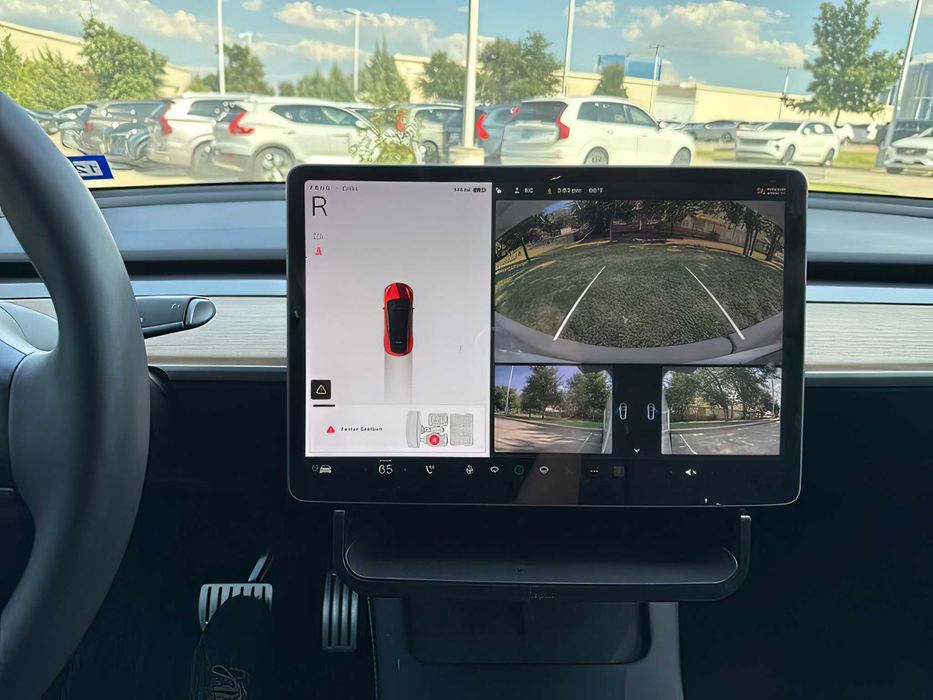 Tesla Model Y      2022