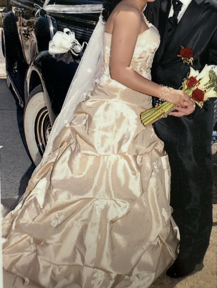 Vestido de noiva dourado suave