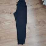 Czarne dresowe joggery Cropp regular rozm. S