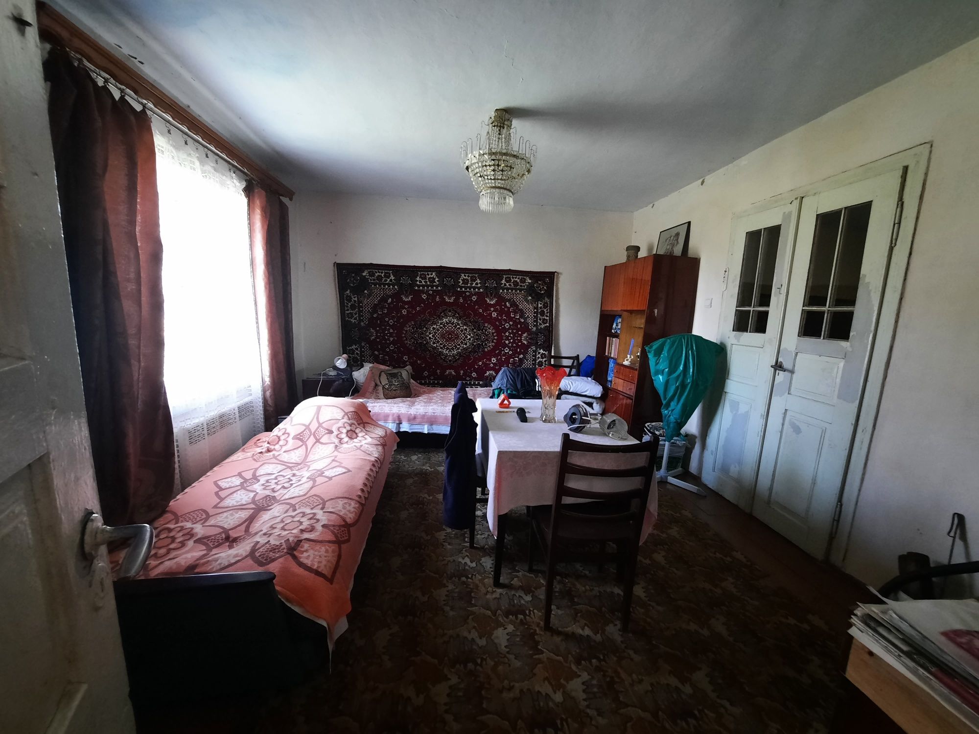 Житловий будинок з великою земельною ділянкою смт. Журавно