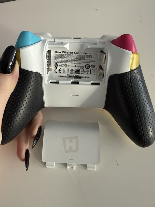 Xbox Series X + pad Forza Horizon 5 - stan bdb świeżo po serwisie