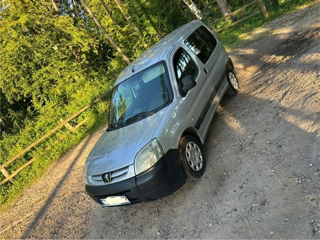 Peugeot Partner 1.6 HDI 2009r.osobowy. Drzwi skrzydełka