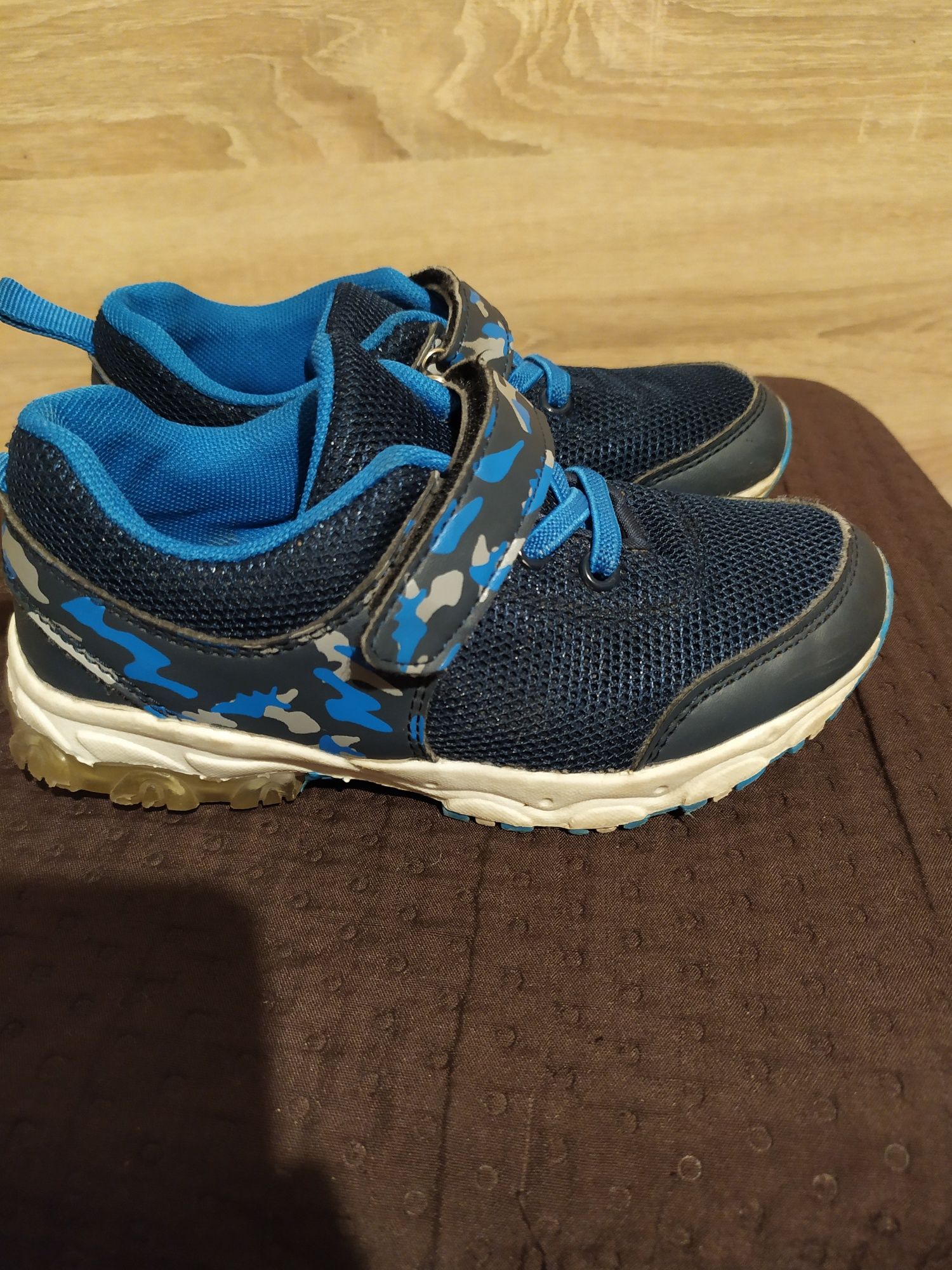 Buty sportowe chłopięce r.28