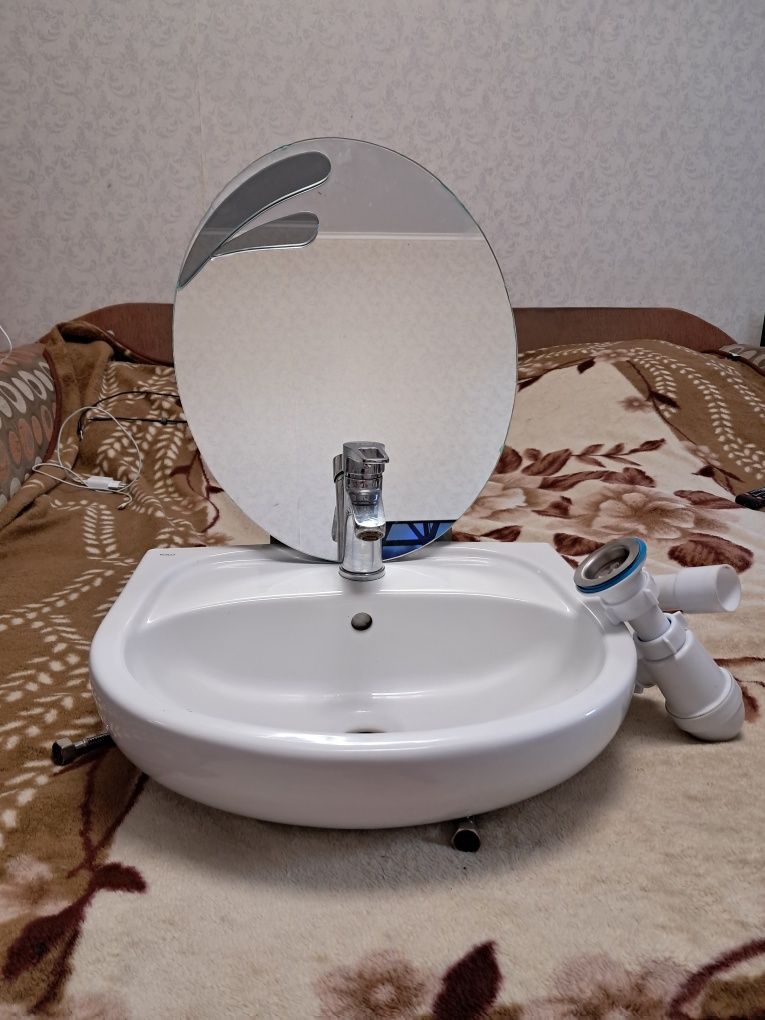 Умивальник,кран,
