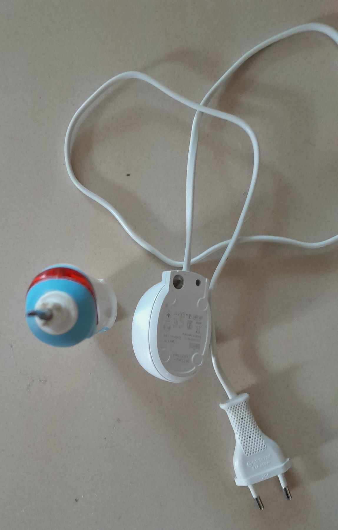 Szczoteczka elektryczna Oral-B+ ładowarka indukcyjna