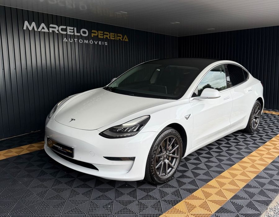 Tesla Model 3 Long-Range RWD