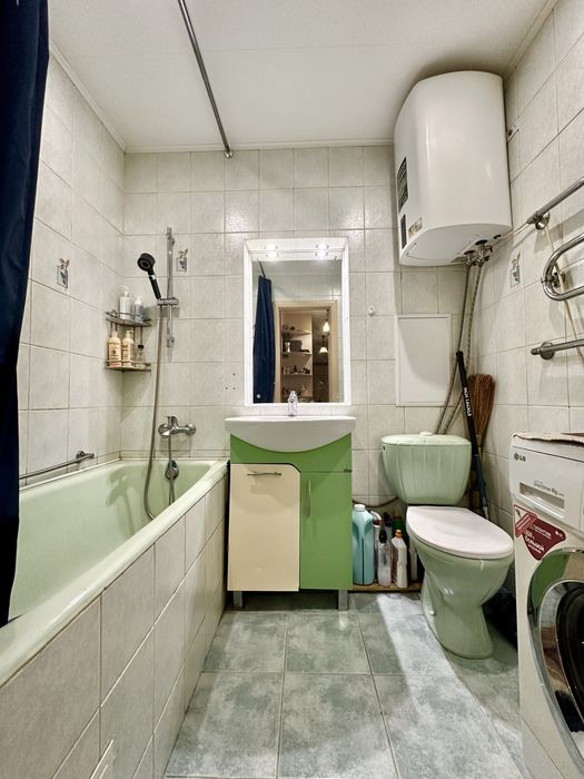 Продаж затишної 2 кімнатної квартири на Митниці