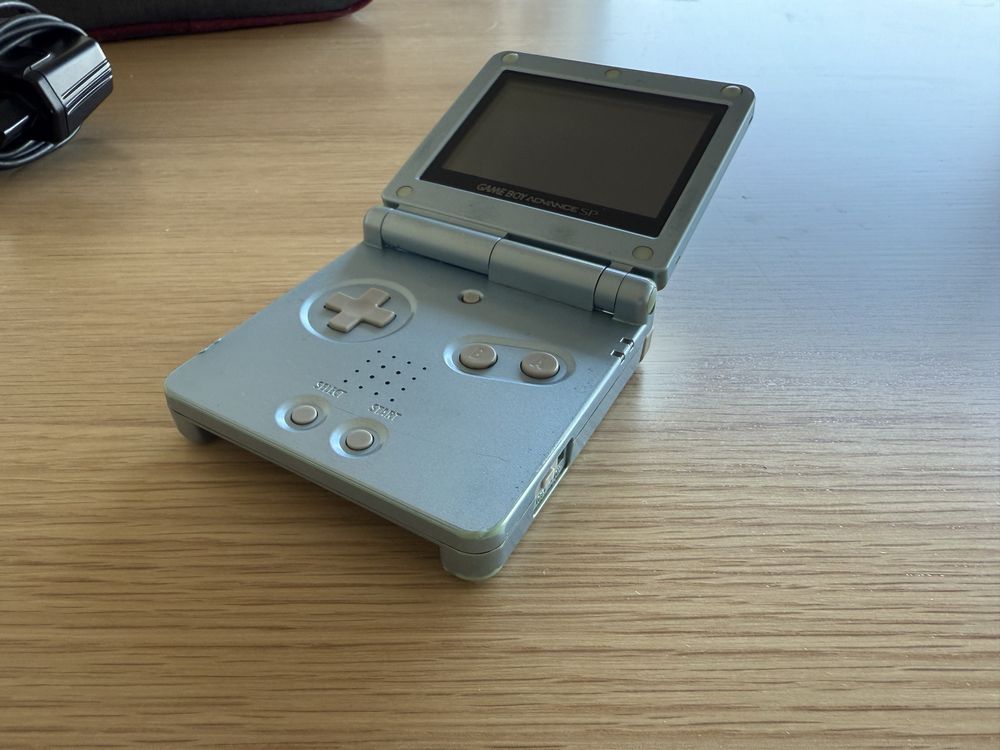 Nintendo Game Boy Advance SP