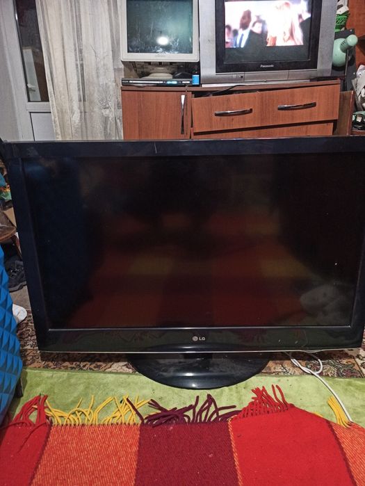 Телевизор LG 42 диагональ