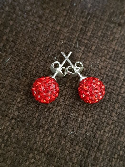 Brincos com pedras brilhantes 8mm * várias cores NOVOS