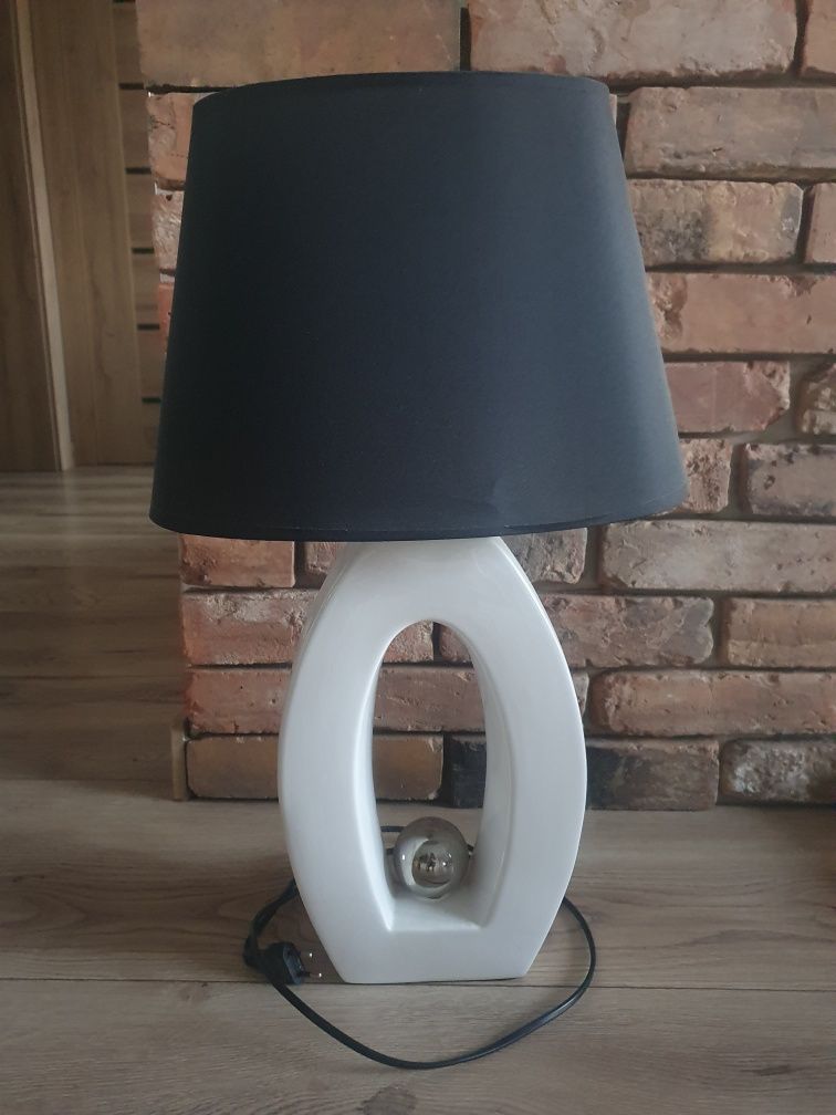 Lampa stojąca  na komodę
