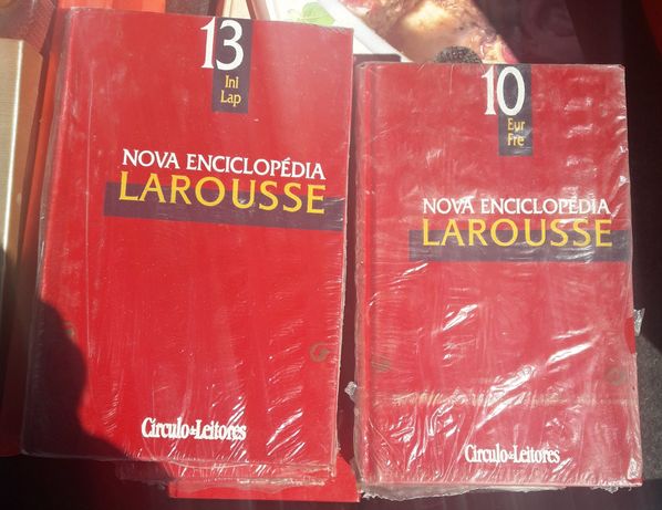 17 volumes Enciclopédia Larousse +4 livros +2 cassetes vhs