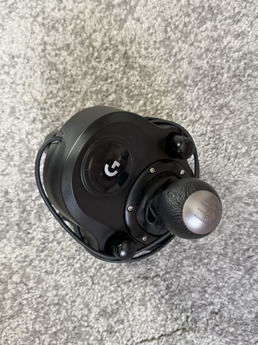 G29 com pedais e manete mudanças