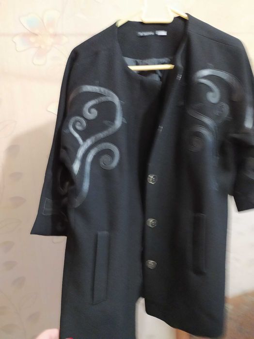 Пиджак женский с кожаной нашивкой