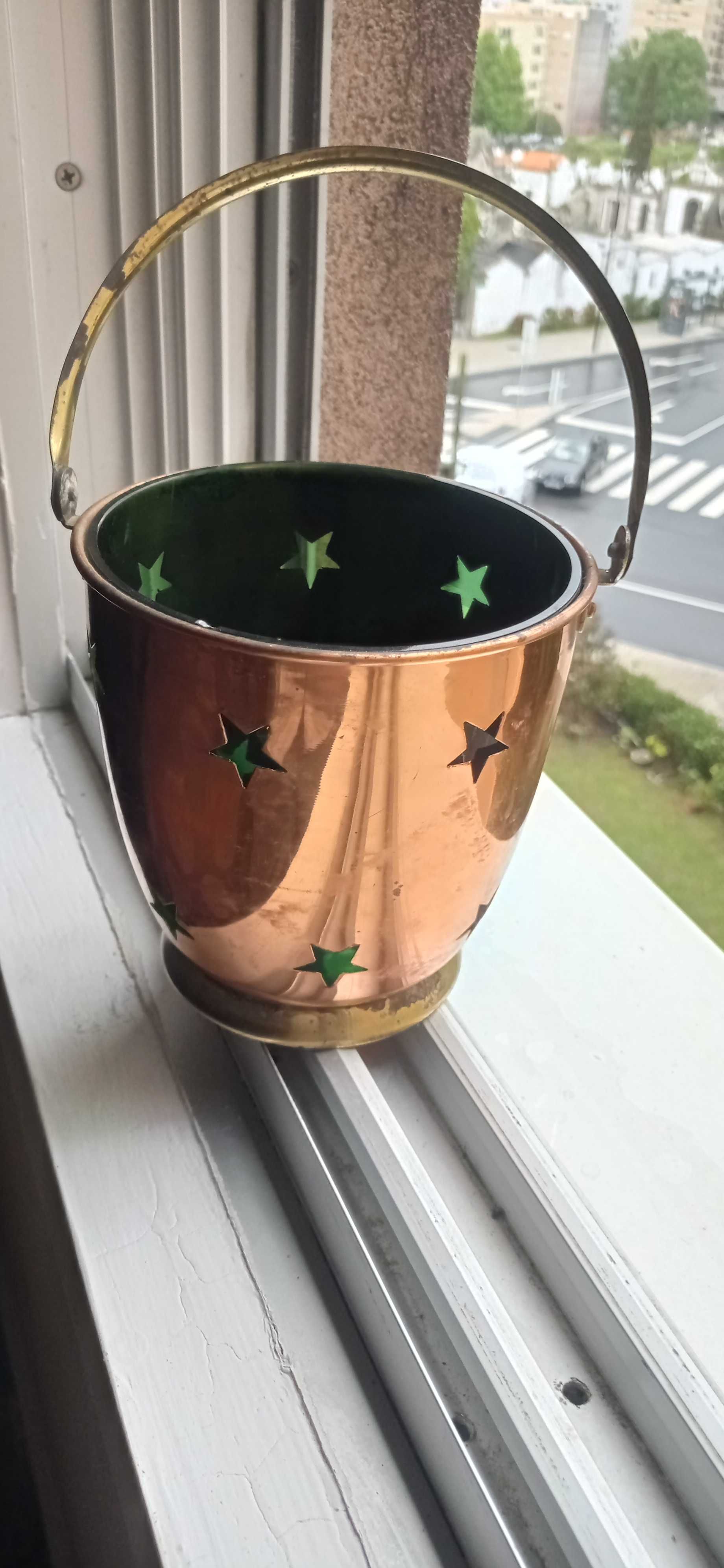 pote de decoração em cobre 100% com vidro verde marca copral