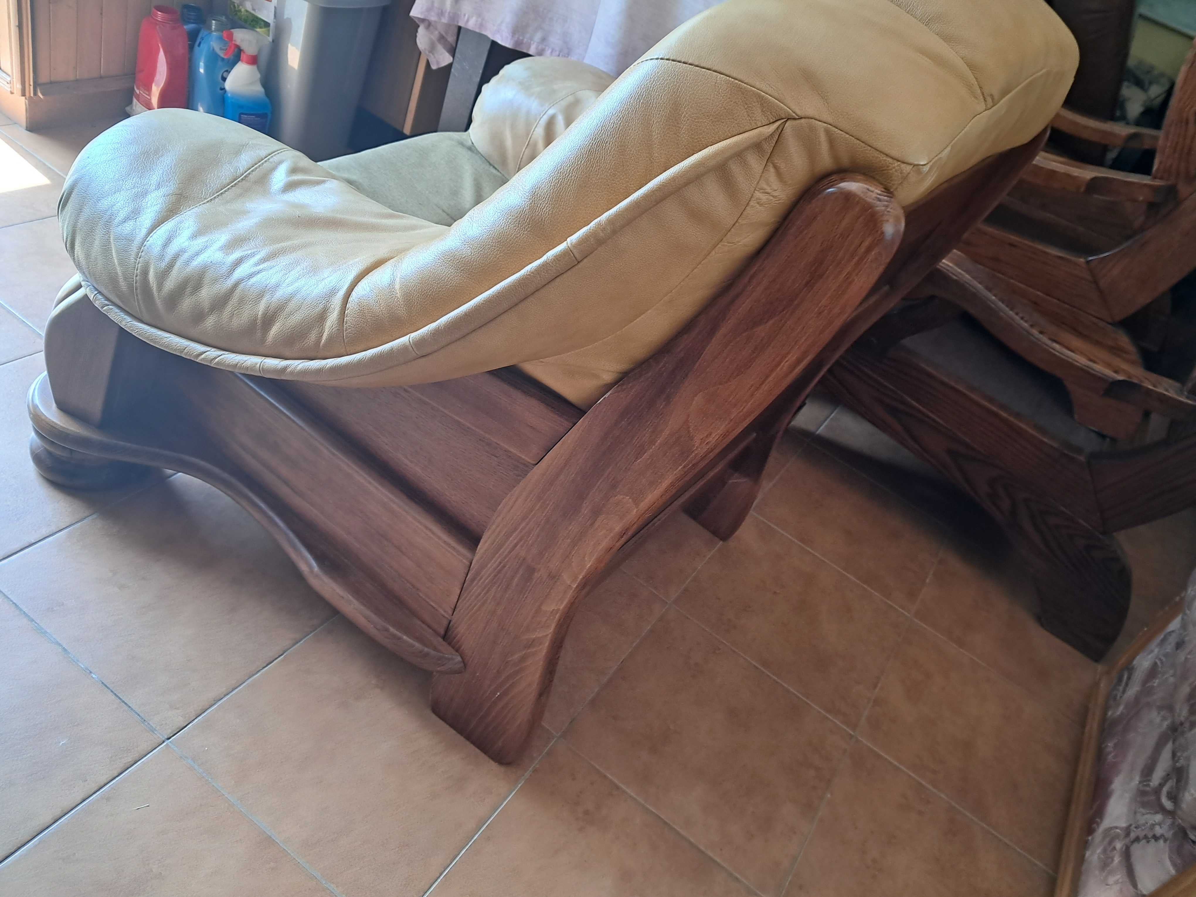 sofa 2 osobowa i fotel drewno i skóra.