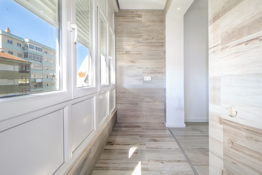 Apartamento T3 remodelado com arrecadação