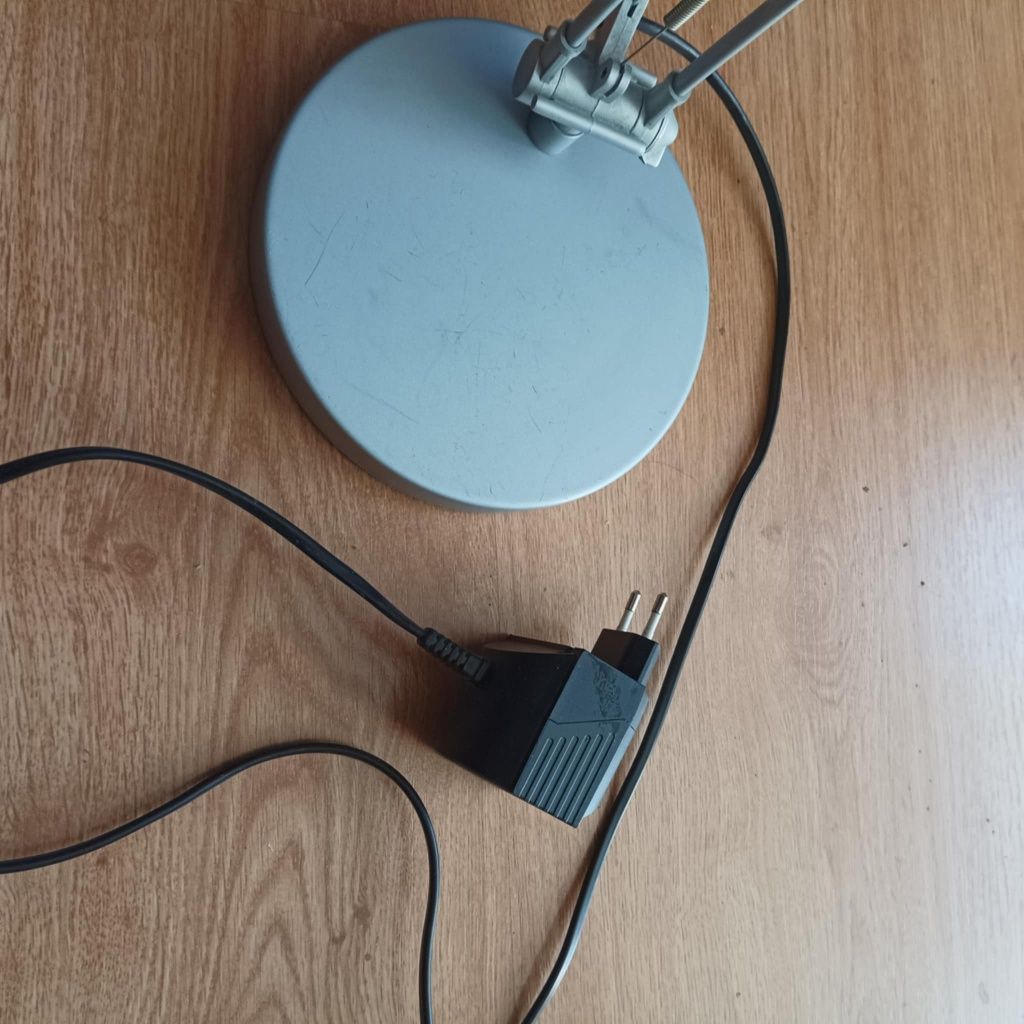 93. Duża lampka biurkowa
