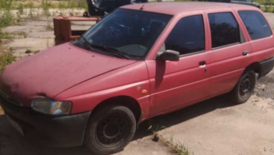 Ескорт 1.3 газ бензин