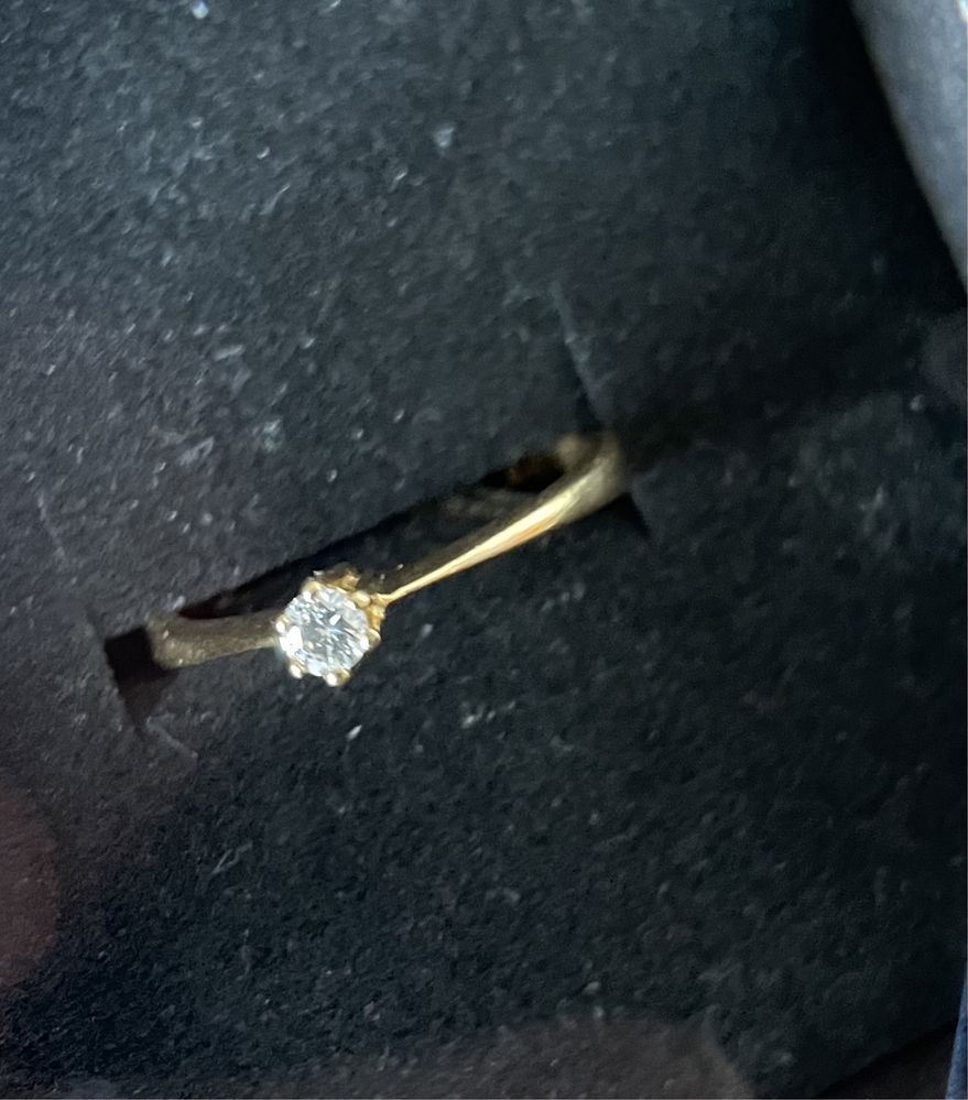 Кольцо золотое с бриллиантом 17 размер