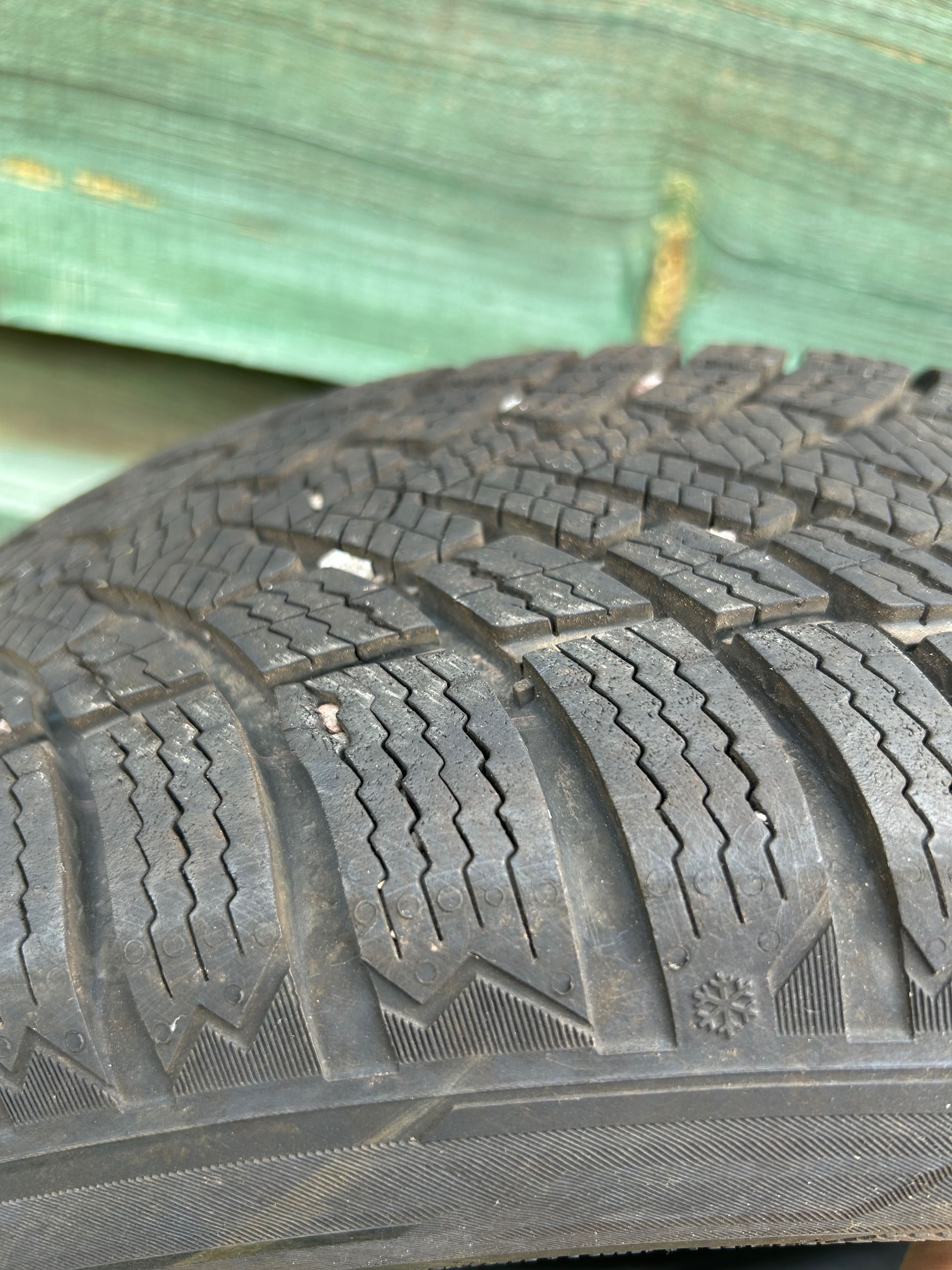 Зимова гума  Barum R16 205/55