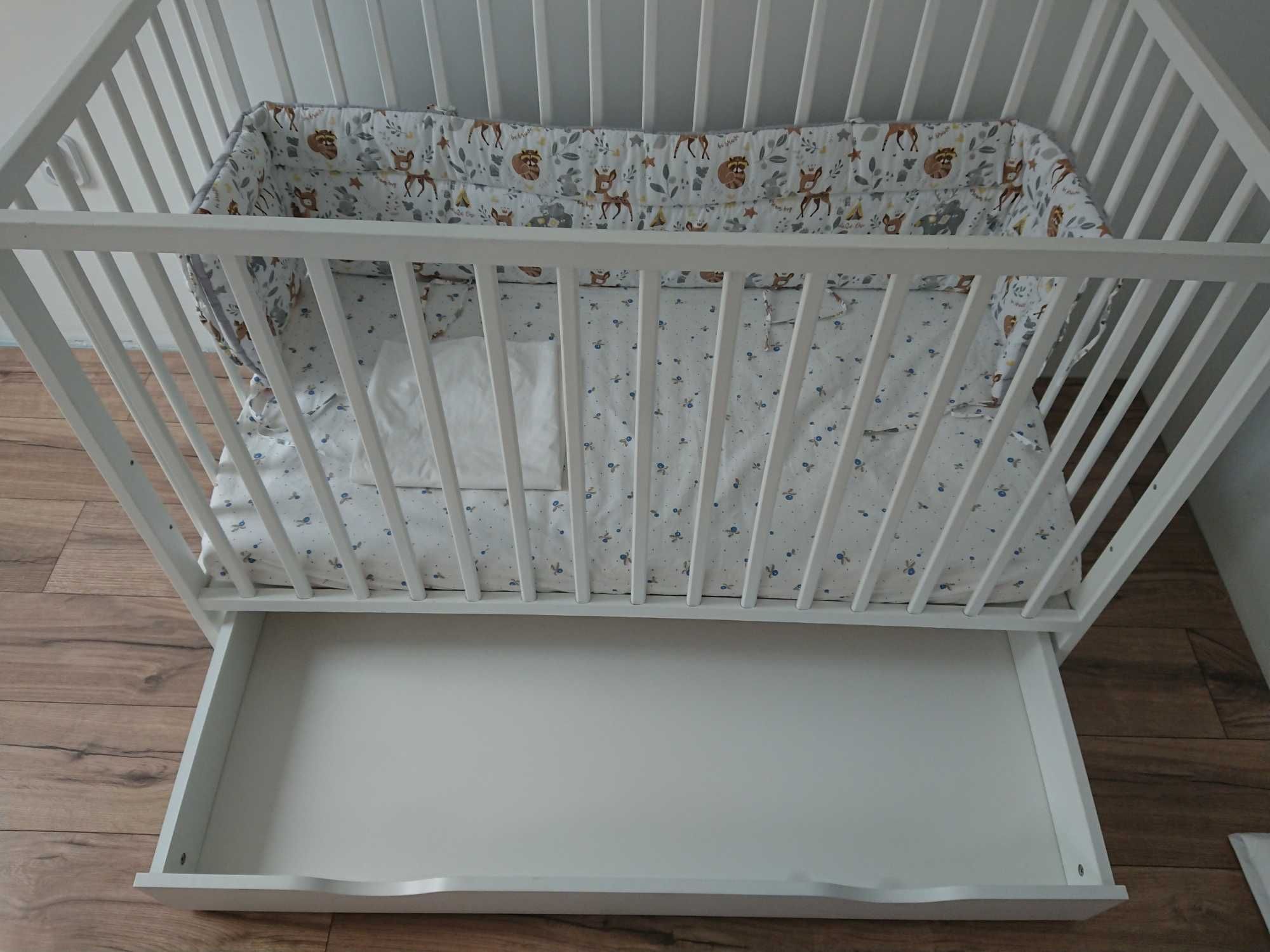 Łóżeczko niemowlęce + materac, pościel, ochraniacz 120x60 przewijak
