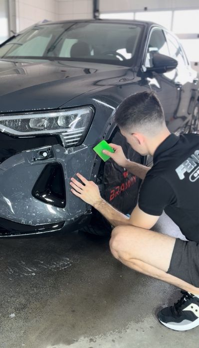 Поклейка плівки антигравійна плівка бронеплівка захист кузова авто