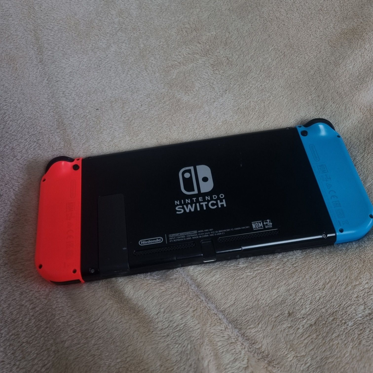 Nintendo Switch HAC-001 – konsola w bardzo dobrym stanie