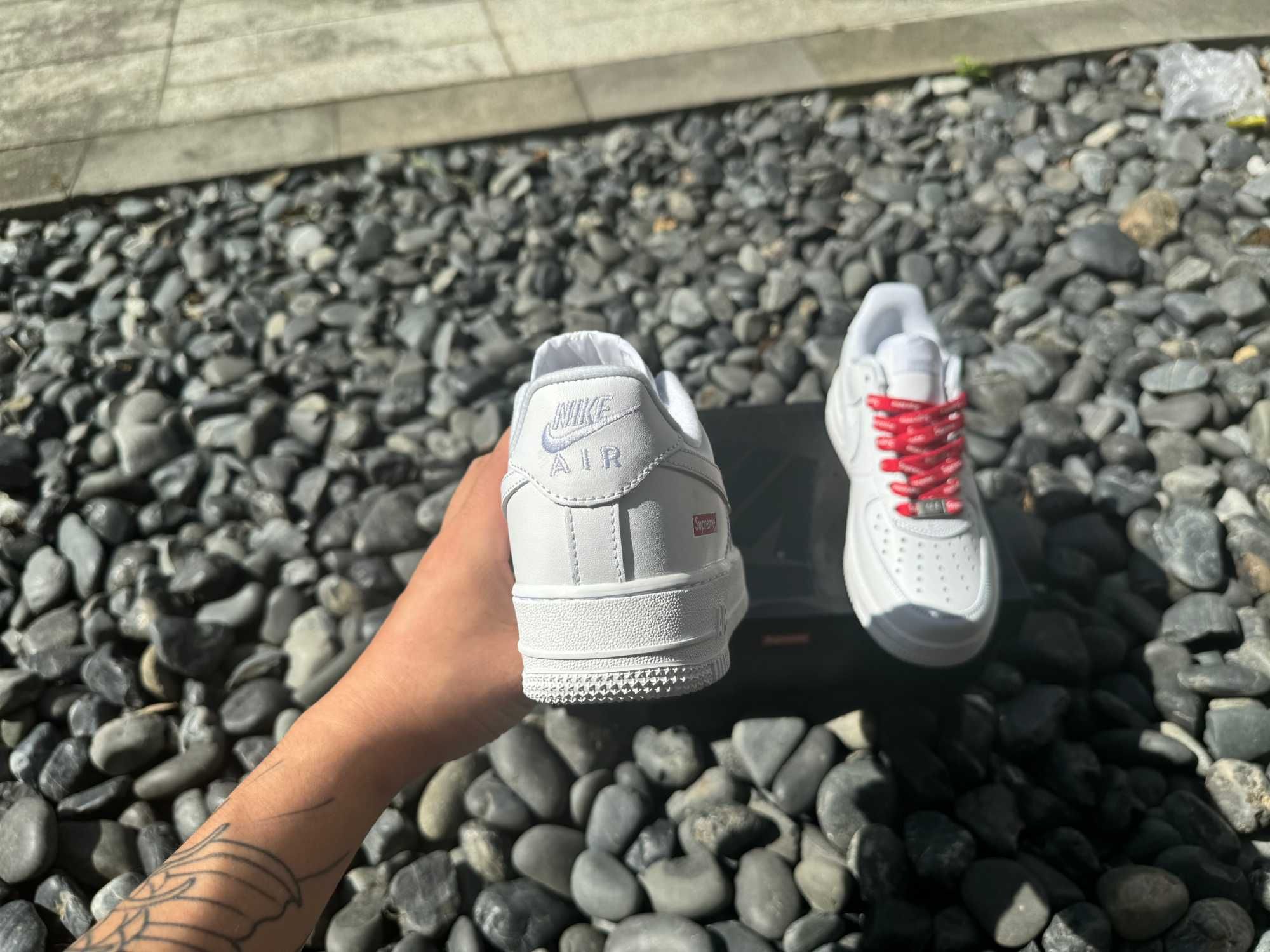 Nike Air Force 1 Low Supreme White r.43