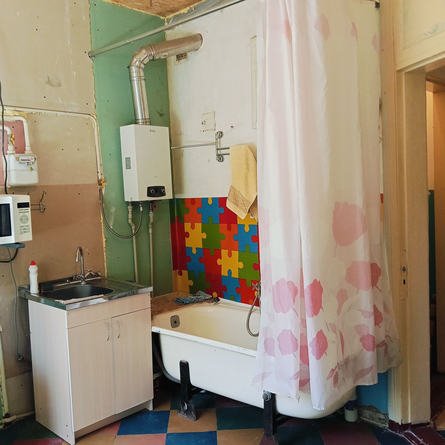 Продам 2х комнатную квартиру которая расположена в центре города.
