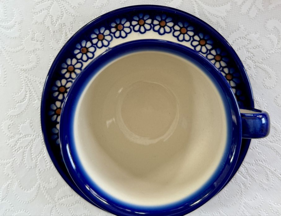 Pojedynczy egzemplarz porcelana Vena fliżanka talerzyk. Podpisana 37
