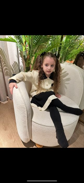 Сукні, костюми для дівчат на 5 років